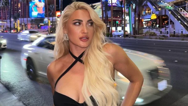 Ιωάννα Τούνη: Στην Αλβανία με τον γιο της, Πάρη – Ξεκίνησε το roadtrip με φίλους της