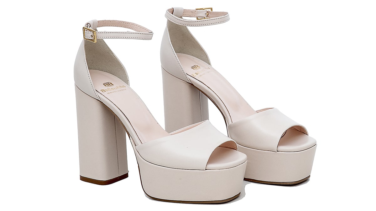 Πέδιλα, €139 από €155, Βαβουλάς, www.shop.vavoulas.gr