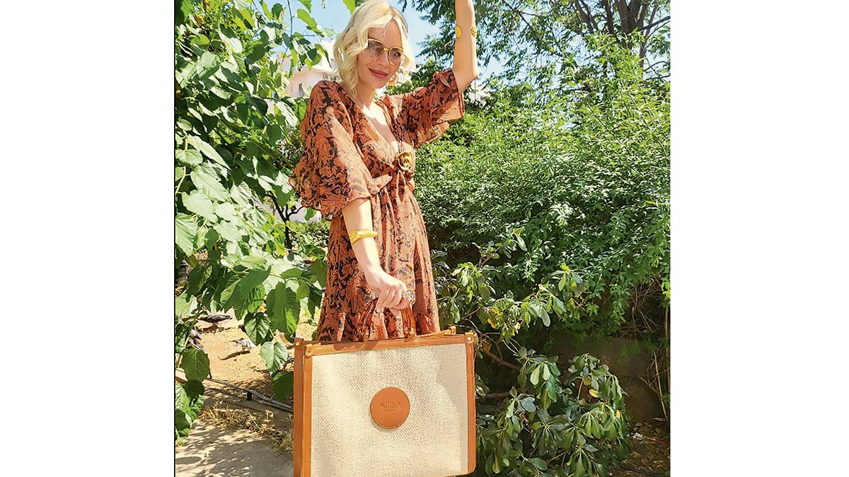 Fashion Guide: Έλενα Χριστοπούλου on the beach - Προτάσεις για 45 plus ηλικίες