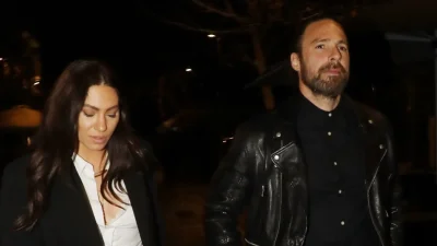 Ευρυδίκη Βαλαβάνη: Το τρυφερό φιλί στο στόμα με τον Γρηγόρη Μόργκαν σε παραλία της Κρήτης