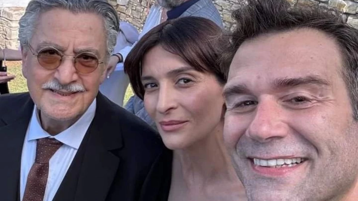 Γη της ελιάς: Φωτογραφίες από τον γάμο Ιουλίας και Στάθη - Το σικάτο νυφικό