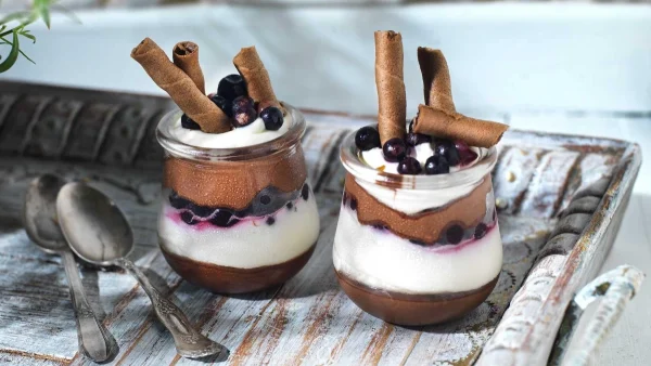 5λεπτο γλυκό ψυγείου με 5 υλικά - Σερβίρεται σε ποτήρι και η συνταγή είναι πανεύκολη