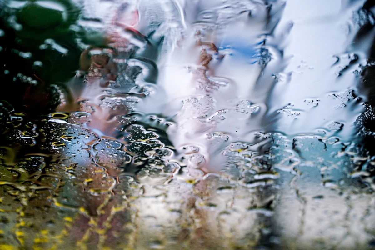 Καιρός σήμερα 20/8: Συνεχίζονται οι βροχές και καταιγίδες - Ποιες περιοχές θα κρατήσουν ομπρέλα