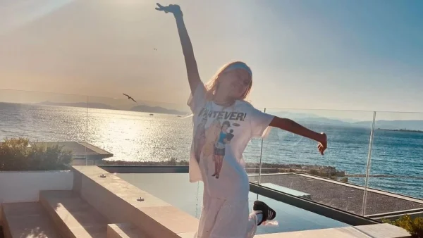 Κέιτ Χάντσον: «Πλέον αγαπώ την Ελλάδα» - Στιγμιότυπα από τις διακοπές της στην Αθήνα