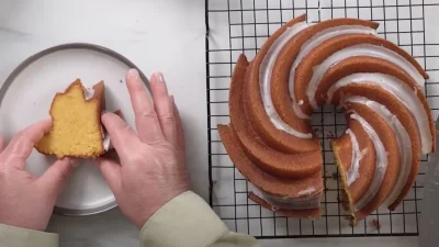 Βundt κέικ του 10λεπτου - Ζουμερό με πλούσια γεύση πορτοκάλι