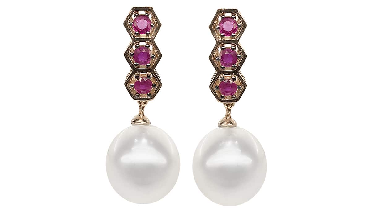 Σκουλαρίκια από ροζ χρυσό Κ18 με ρουμπίνια και μαργαριτάρια Νοτίων Θαλασσών, Pearls Center, www.pearlscenter.gr