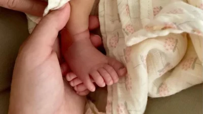 Έγινε μαμά για δεύτερη φορά και το αποκάλυψε με τη φωτογραφία του μωρού - Αγαπημένη ηθοποιός υποδέχτηκε το κοριτσάκι της