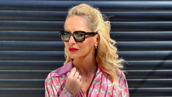 Μαρία Μπεκατώρου: Από εκείνη έχει πάρει την φινέτσα της - Η εντυπωσιακή μητέρα της με το μεγάλο χαμόγελο και τα κοντά μαλλιά