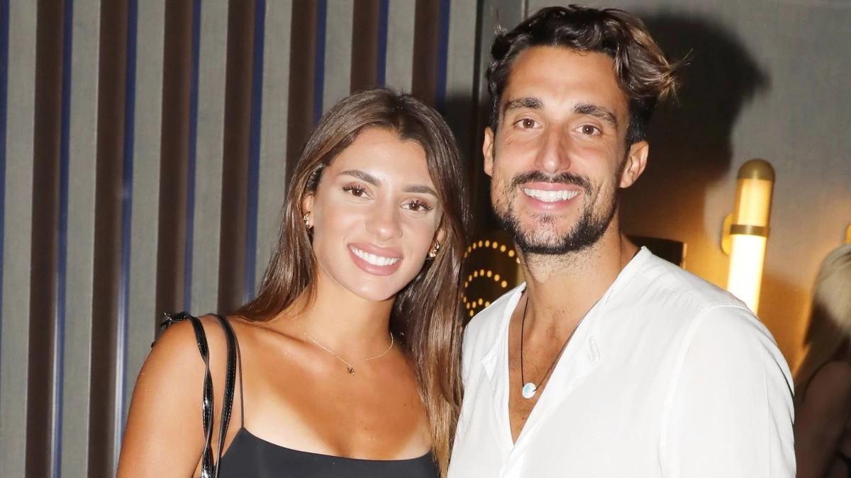 Μαριαλένα Ρουμελιώτη: Εντυπωσιάζει με το λευκό μπικίνι της στις διακοπές με τον Σάκη Κατσούλη