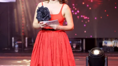 Από τους «Πανθέους» στο Emily in Paris – Πρωταγωνίστρια της σειράς του ΣΚΑΪ κάνει καριέρα στο εξωτερικό