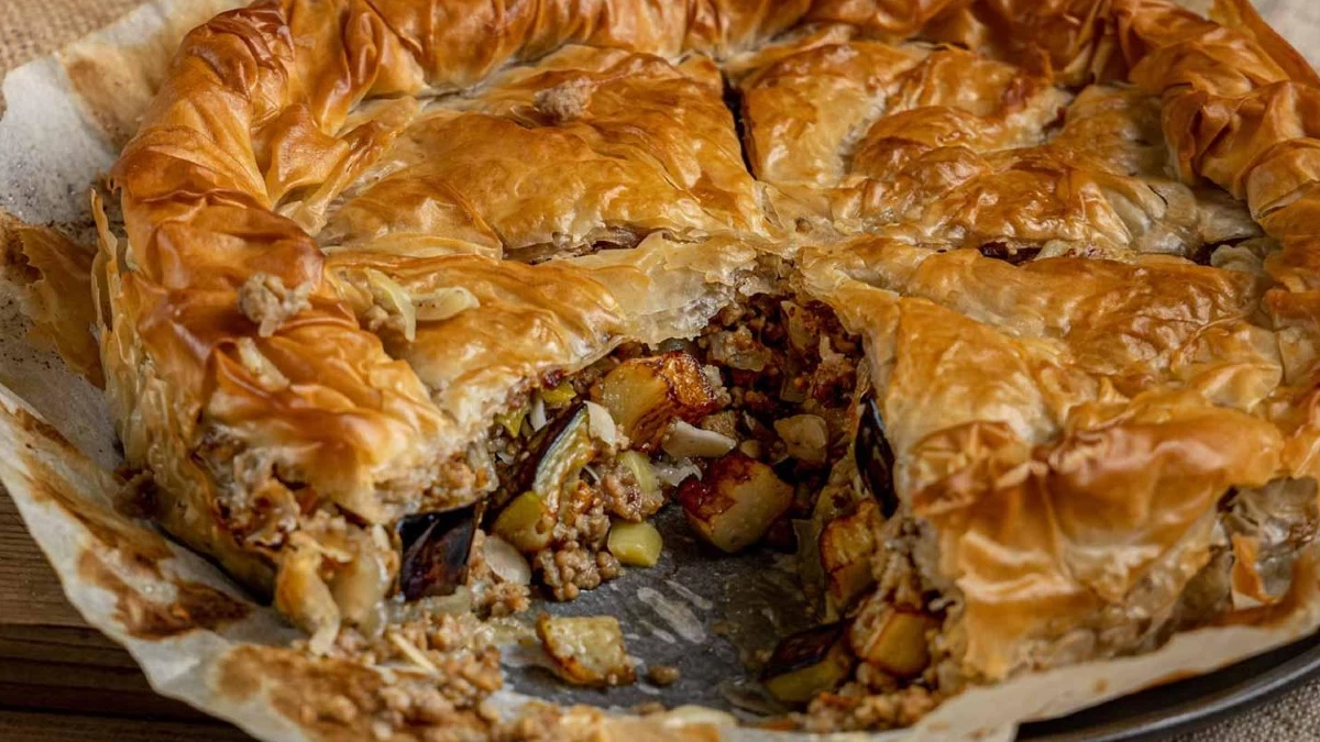 Μελιτζανόπιτα με φέτα της Αργυρώς - Τα δύο tips για να πετύχει το φύλλο