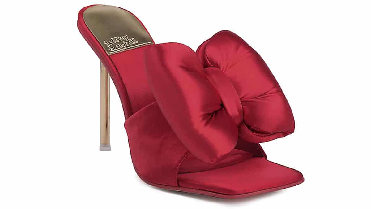 Mules με σατέν φιόγκο, Jeffrey Campbell, Favela, €155, www.favela.gr