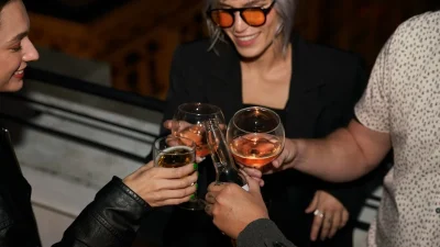 Cheers: Αυτές είναι οι 13 πόλεις του κόσμου με την καλύτερη νυχτερινή ζωή