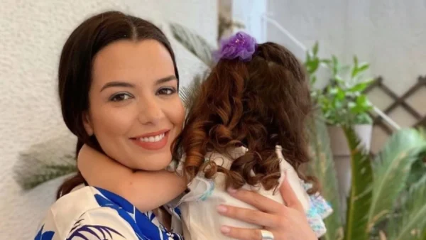 Νικολέττα Ράλλη – Παράπονα από την παρουσιάστρια: «Το παιδί μου δεν το βλέπουν;»