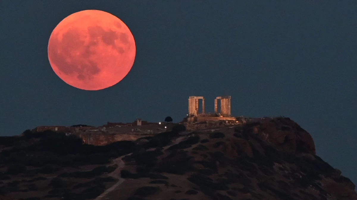 Η Αυγουστιάτικη Πανσέληνος μέσα από τον φακό των Ελλήνων celebrities