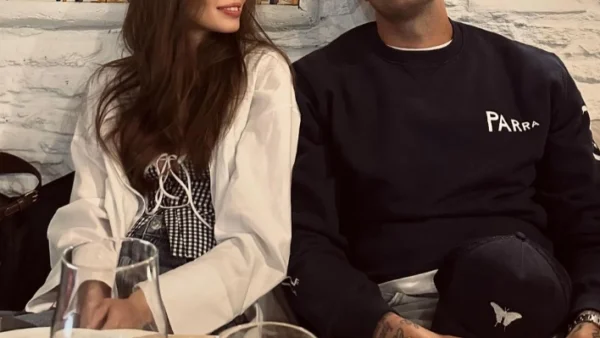 Παντρεύεται αγαπημένο ζευγάρι - Η φαντασμαγορική πρόταση γάμου σε πάρτι έκπληξη στη Σίφνο