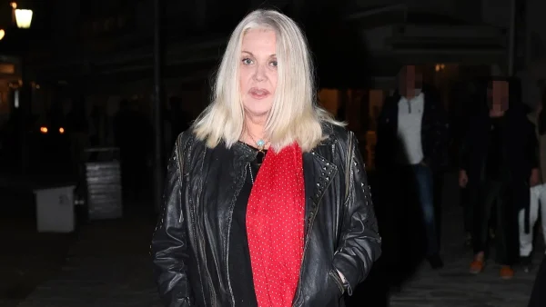 Ρούλα Κορομηλά - Ξεσπά για τις φωτιές στην Αττική: «Φλόγες καίνε σπίτια, δάση, ζώα και τις ψυχές μας»