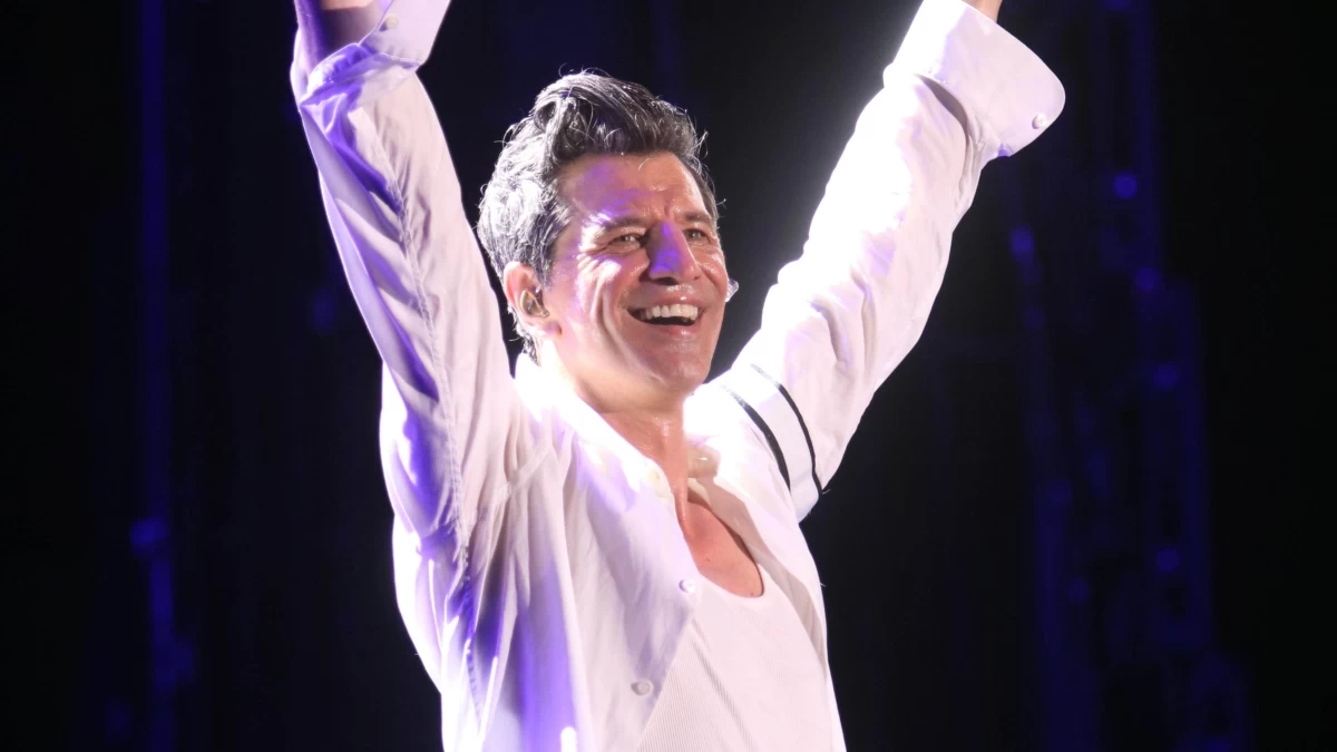 Σάκης Ρουβάς: Το απρόσμενο πρόβλημα στο ξενοδοχείο και το βίντεο που έγινε Viral