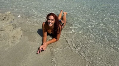 Σίσσυ Χρηστίδου: Ερωτευμένη με την Κρήτη – Οι φωτογραφίες-φωτιά με μπικίνι στην αμμουδιά