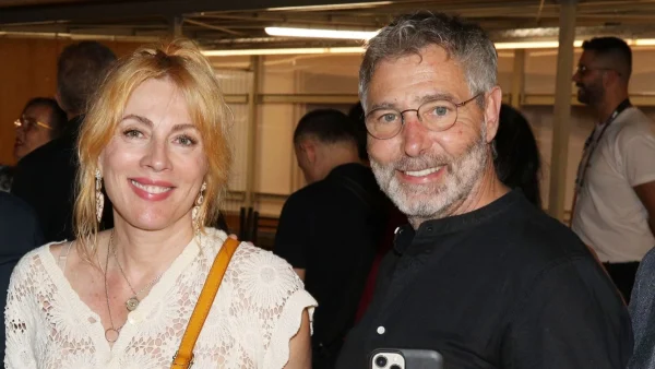 Σμαράγδα Καρύδη - Θοδωρής Αθερίδης: Φωτογραφίες από το πέτρινο εξοχικό τους στην Αίγινα - Με πισίνα και θέα θάλασσα