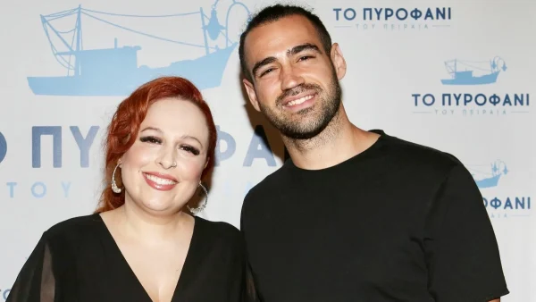 Σοφία Κουρτίδου - Γιάννης Σεβδικαλής: Απίστευτο βίντεο - Διακωμωδούν άνδρα που πάρκαρε στην αναπηρική θέση και τους άφησε σημείωμα