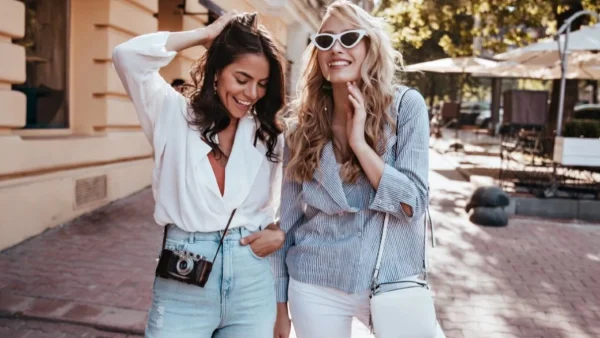 Οι Ισπανίδες trendsetters "ορκίζονται" σε αυτά τα 4 κομμάτια το καλοκαίρι