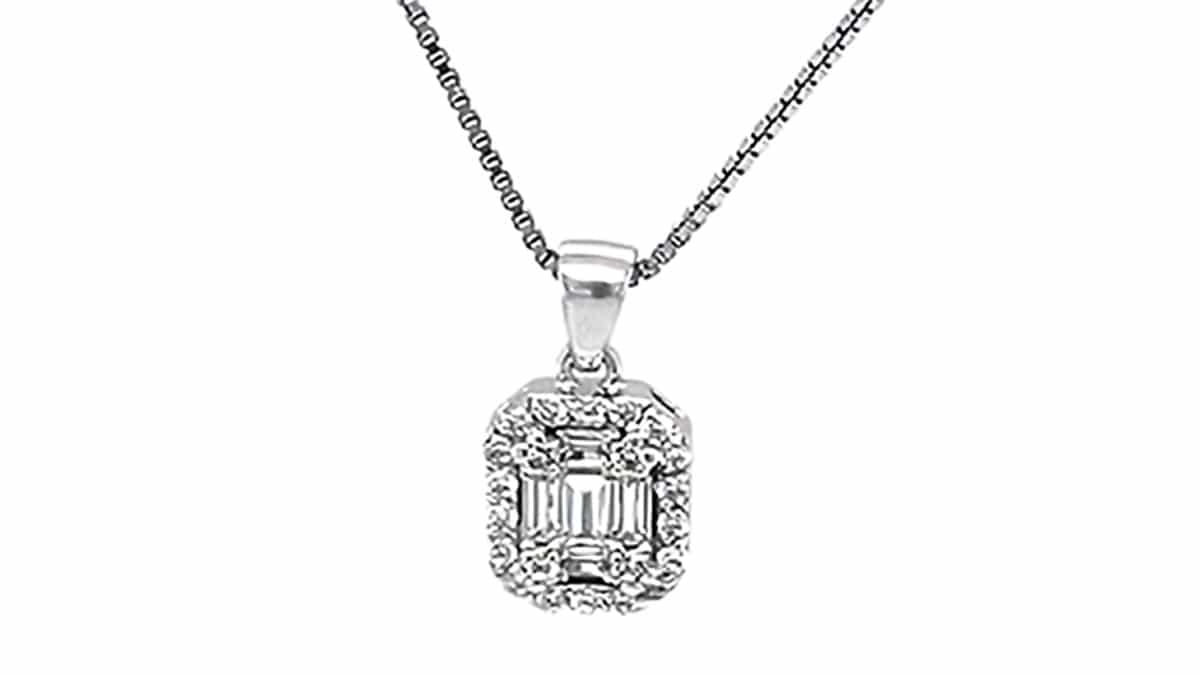 Μενταγιόν από λευκόχρυσο K18 με διαμάντια, DIAMONDJOOLS, €1.065, www.diamondjools.gr