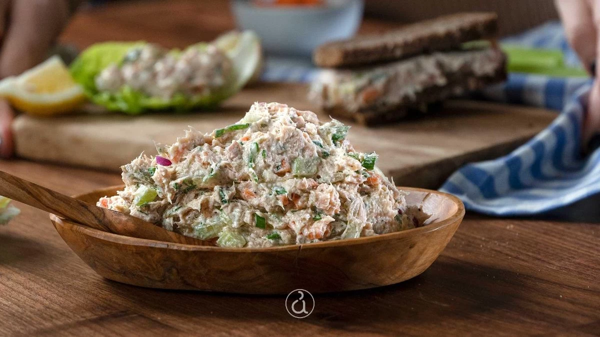 Η συνταγή τονοσαλάτας που προτείνουν οι διατροφολόγοι - Λίγες θερμίδες, απίστευτη γεύση