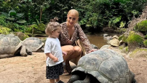 Ιωάννα Τούνη: «Ανέβασε πολύ πυρετό...» - Τι συνέβη με τον μικρό Πάρη μέσα σε λίγα 24ωρα