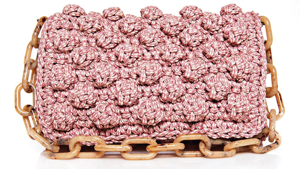 Πλεκτή χειροποίητη τσάντα, €255, Lulu by liana K., www.lulubylianak.com