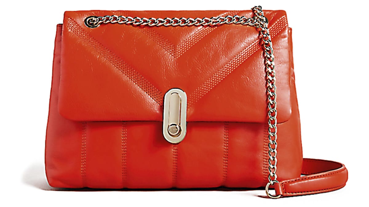 Tσάντα με αλυσίδα, Ted Baker, €195, Attica, www.atticadps.gr
