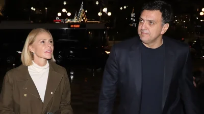 Τζένη Μπαλατσινού: Η φωτογραφία που δημοσίευσε με τον πατέρα της και το γιο της στο σαλόνι του σπιτιού της