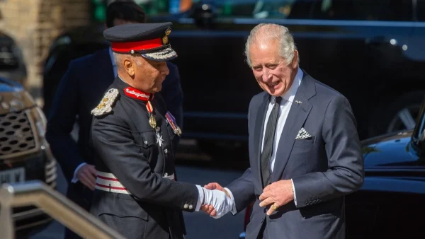 Βασιλιάς Κάρολος: Πολλά συγχαρητήρια - Ο λόγος που δεν αποκαλύπτει από ποιο είδος καρκίνου πάσχει