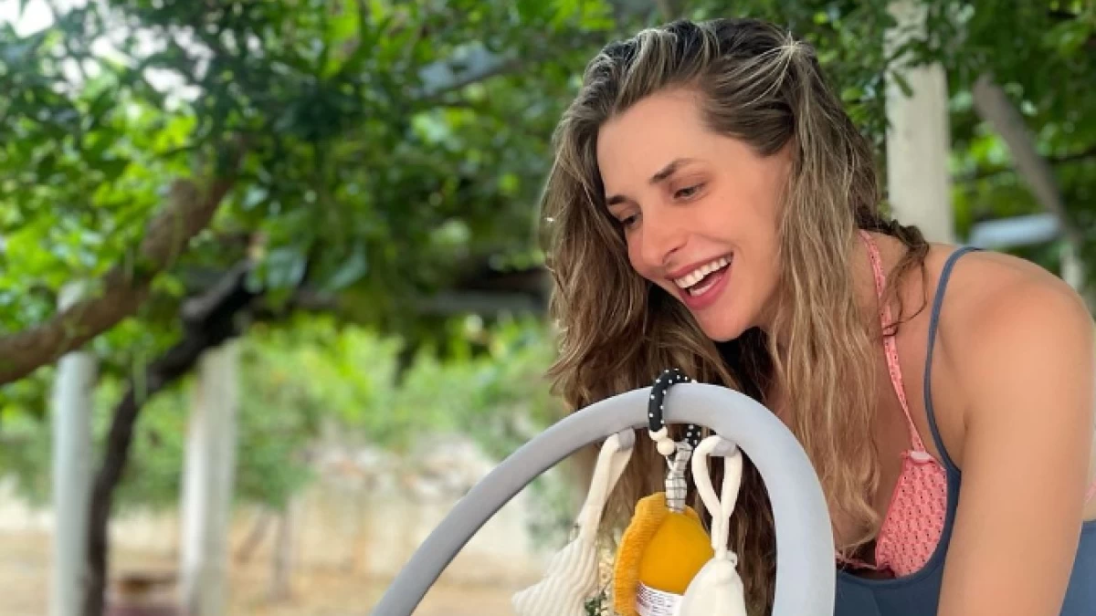 Βασιλική Τρουφάκου: Οι βουτιές στην πισίνα με τον γιο της - Το σώμα της με μπικίνι 2,5 μήνες μετά τη γέννα