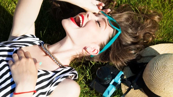 Χάντρες, πέρλες & χρώμα: Αυτά είναι τα κοσμήματα που φοράνε οι fashionistas το καλοκαίρι