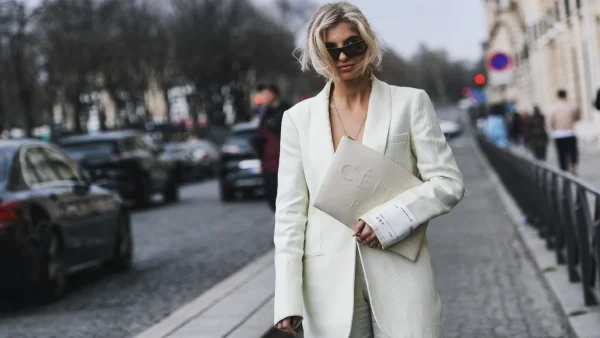 Ούτε μπεζ ούτε μαύρο: Αυτό το σοφιστικέ χρώμα στις τσάντες είναι η Νο1 τάση του φθινοπώρου