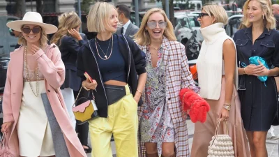 Τα φορέματα που συνδυάζουν αυτά τα δύο χρώματα είναι τα πιο αριστοκρατικά και σικάτα