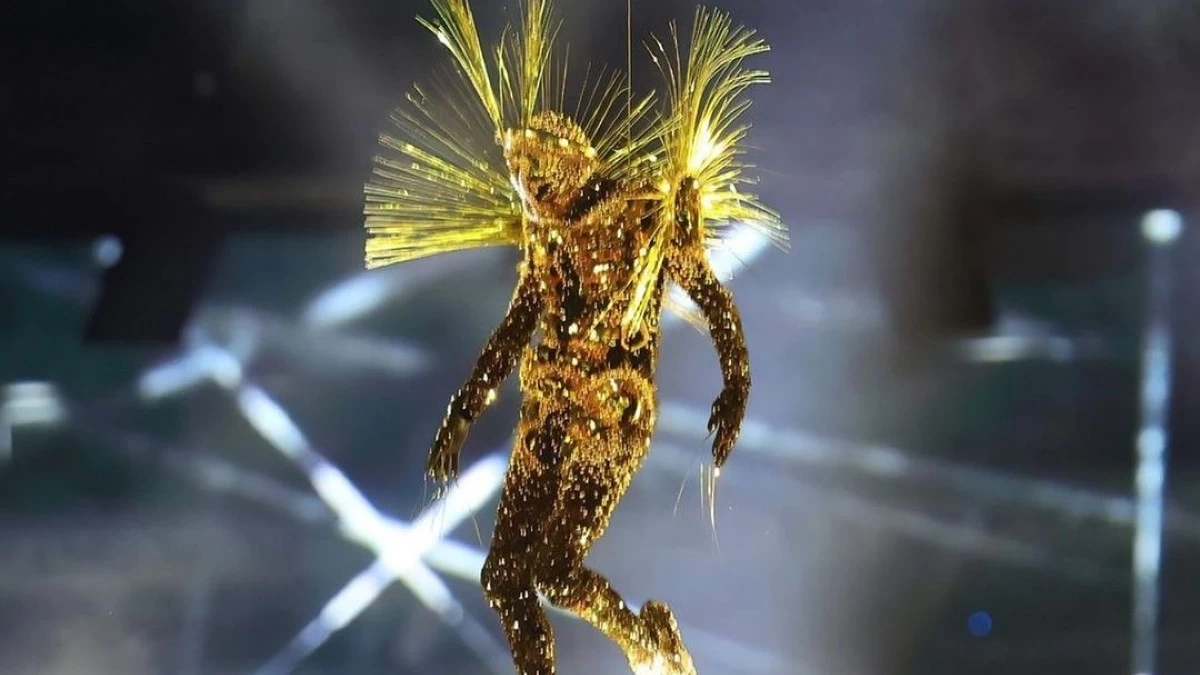 Αυτός είναι ο «Χρυσός Ταξιδιώτης» της Τελετής Λήξης των Ολυμπιακών Αγώνων στο Παρίσι