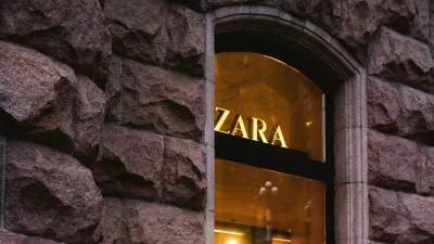 Zara: Η παράξενα όμορφη δερμάτινη τσάντα που θα κυκλοφορήσει σε λίγες ημέρες - Κοστίζει 139 ευρώ
