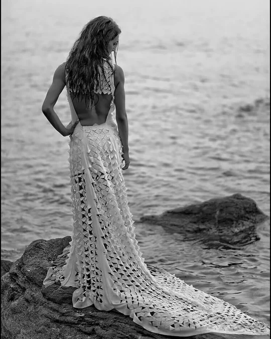 Νυφικό με laser-cut