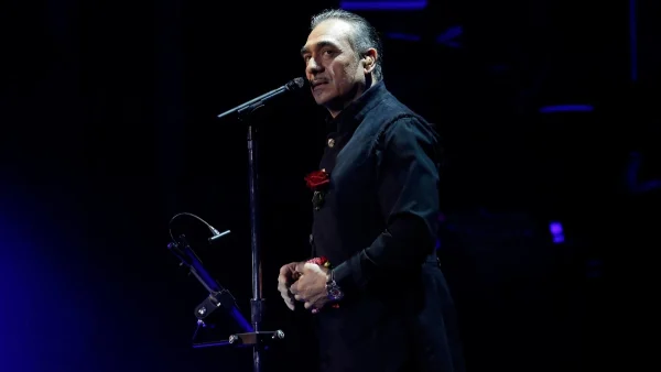 Νότης Σφακιανάκης: Σπάνιο φωτογραφικό ντοκουμέντο - Πως είναι σήμερα ο τραγουδιστής