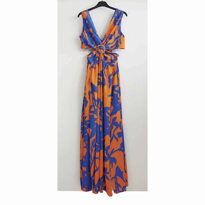 Μάξι εμπριμέ φόρεμα (29,50 ευρώ), she-loves.gr