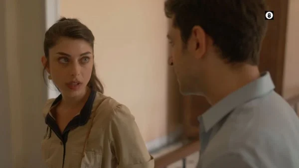 Ηλέκτρα (20/9): «Είστε η γυναίκα του;» - Η ερωμένη του χτυπάει την πόρτα του σπιτιού του και τον ξεμπροστιάζει