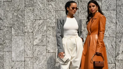 Αυτό είναι το κομψό (και βολικό) φόρεμα που θα φορέσεις το φθινόπωρο όταν δεν ξέρεις τι να βάλεις