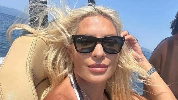 Ελένη Μενεγάκη: Το νέο look της παρουσιάστριας - Η λαμπερή αλλαγή και το μήνυμά της