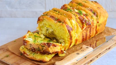 Γευστικός οργασμός: Αλμυρό κέικ με λουκάνικα και κασέρι