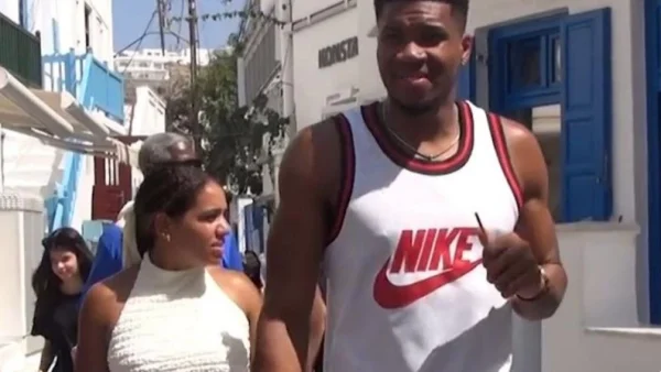 Γιάννης Αντετοκούνμπο: Η αντίδρασή του όταν του ευχήθηκαν για τον γάμο του με τη Μαράια