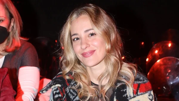 Νατάσα Μποφίλιου: Η περιπαικτική ανάρτηση για το πανάκριβο φόρεμα στον Λυκαβηττό - Αποκάλυψε την πραγματική του τιμή