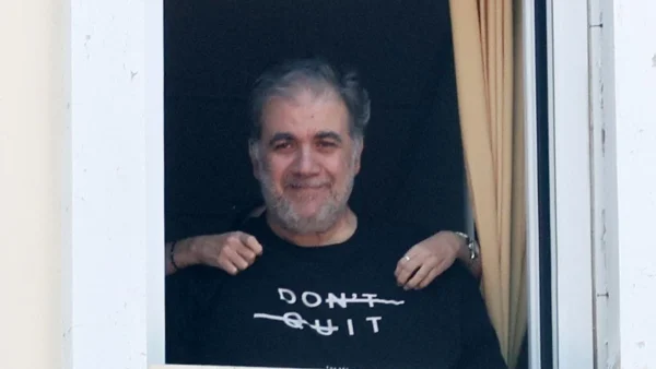 Δημήτρης Σταρόβας: Επέστρεψε στο θέατρο μετά το εγκεφαλικό επεισόδιο - Η συγκινητική στιγμή πάνω στη σκηνή