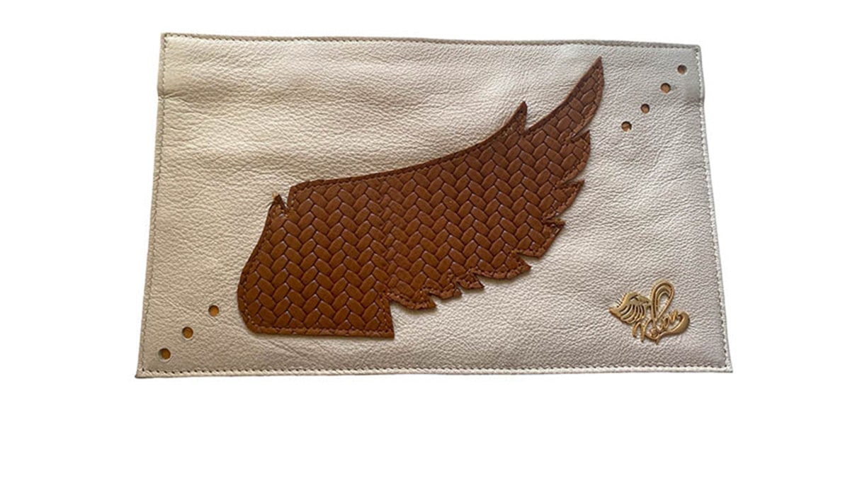 Χειροποίητη δερμάτινη τσάντα, K.Lou Handmade Bags, €260, kloucollection.com